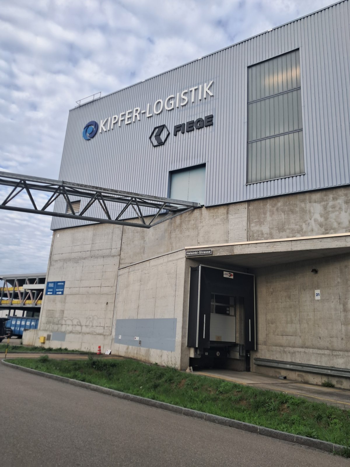 Carkos Werbetechnik, Gross. Sichtbar. Eindrucksvoll.